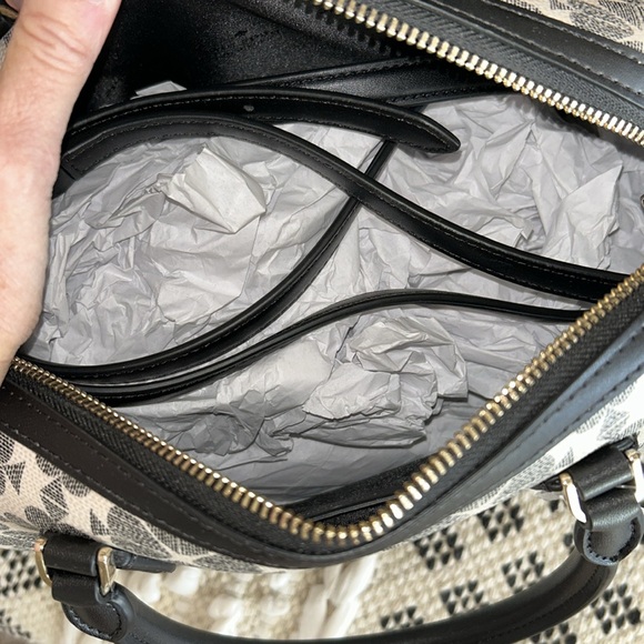 Kate Spade Elegant Black and White Floral large duffle - Picture 7 of 10